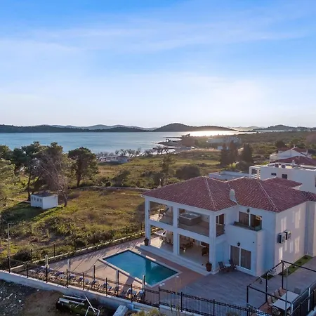 Carolus-luxurious Dalmatia *