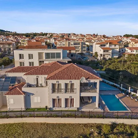 Carolus-luxurious Dalmatia Villa *