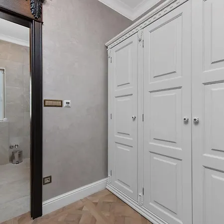 Carolus-luxurious Dalmatia