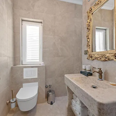 Carolus-luxurious Dalmatia *