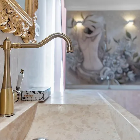 Carolus-luxurious Dalmatia