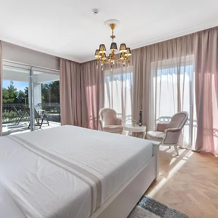Carolus-luxurious Dalmatia Villa *