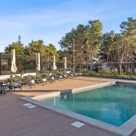 Carolus-luxurious Dalmatia *