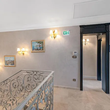 Carolus-luxurious Dalmatia *