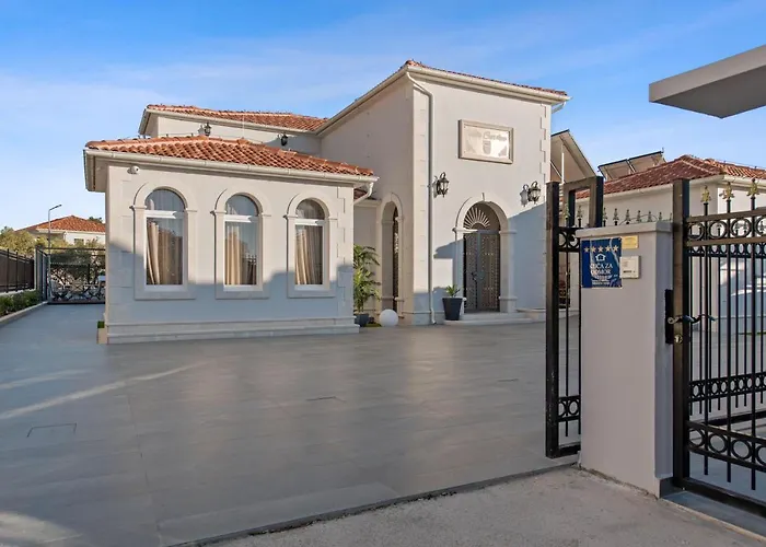 Carolus-luxurious Dalmatia