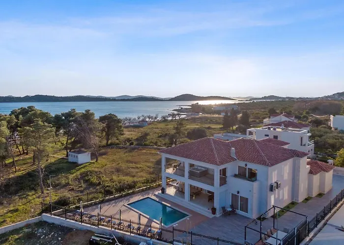 Carolus-luxurious Dalmatia *