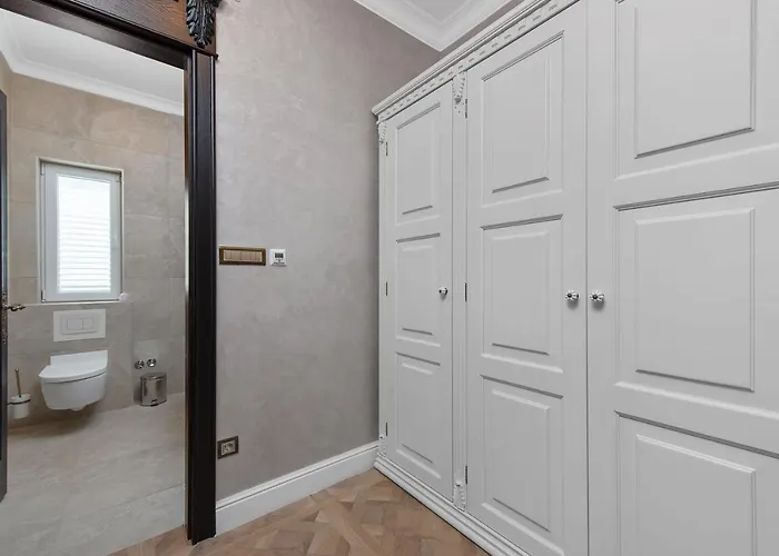 Carolus-luxurious Dalmatia