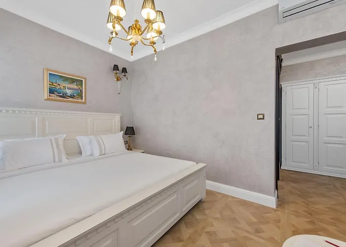 Carolus-luxurious Dalmatia