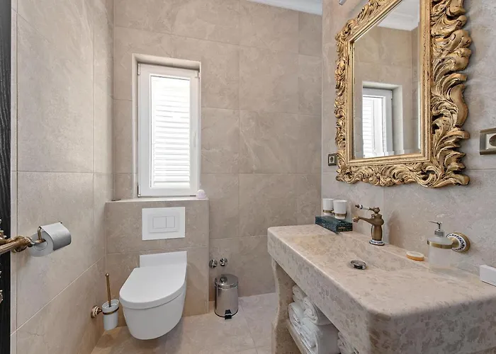 Carolus-luxurious Dalmatia *