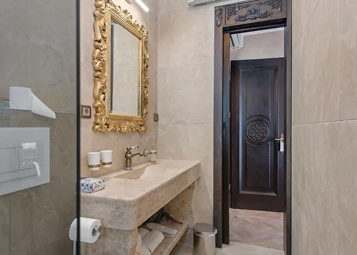 Carolus-luxurious Dalmatia