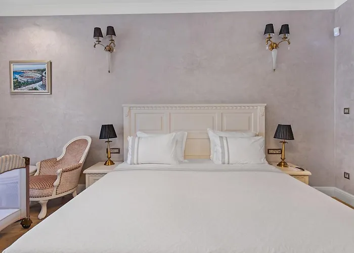 Carolus-luxurious Dalmatia *