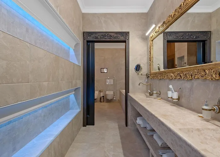 Carolus-luxurious Dalmatia